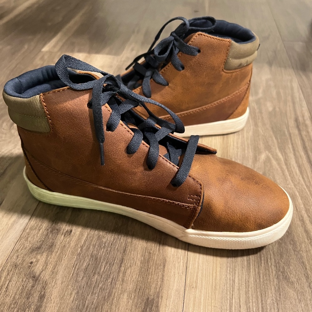 Brown boys Boots with Navy laces